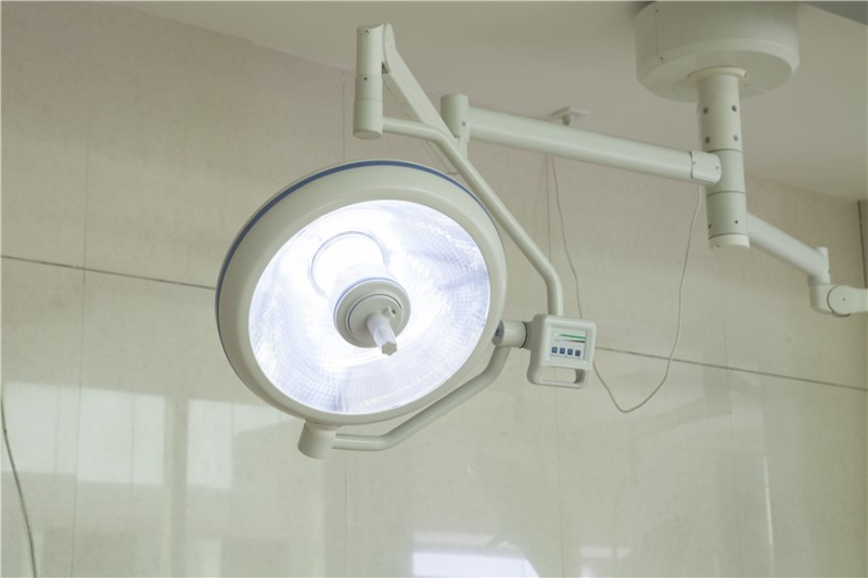 山東育達(dá)醫(yī)療整體反射手術(shù)無(wú)影燈YDZ700/500