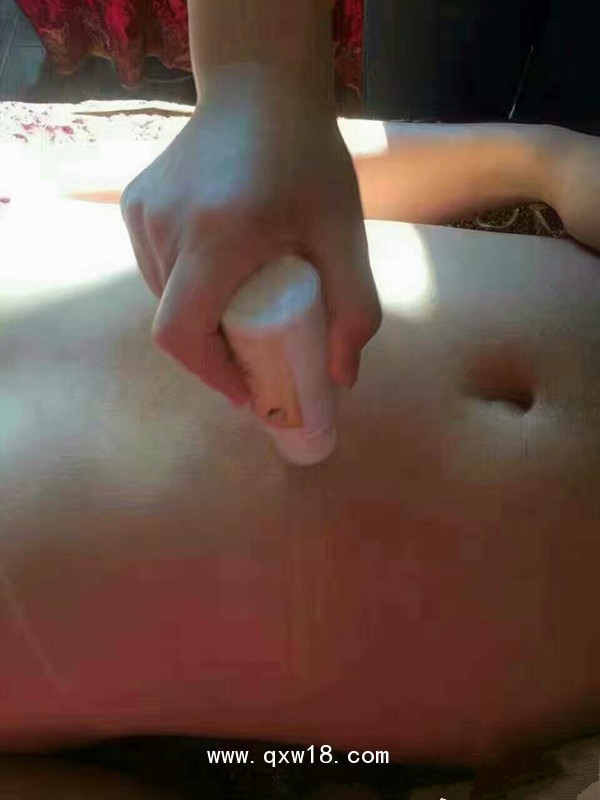 郭老道艾灸液生產(chǎn)廠家|風濕灸液噴劑滾珠瓶生產(chǎn)廠家