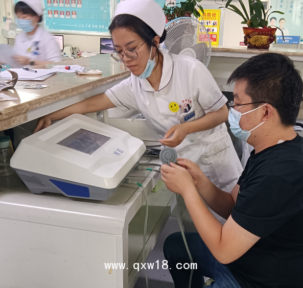 中醫(yī)定向透藥治療儀，磁熱、脈沖透藥儀