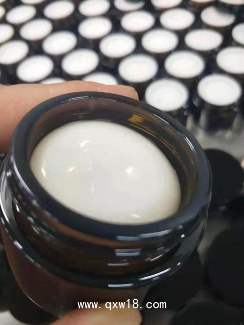 頸肩腰腿痛小白膏，外用疼痛涂抹，批發(fā)