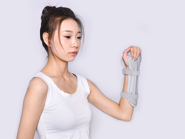 手腕尺橈骨腕關節(jié)遠端前臂手臂骨折固定器護腕支具吊帶護具夾板